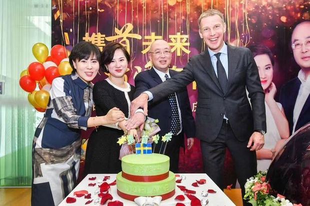 40 个月 · 首席经销商庆功现场